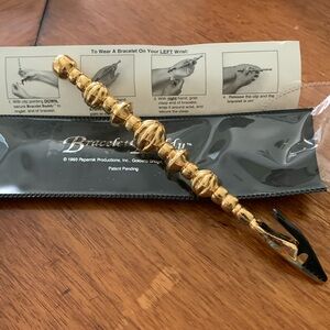 Vintage “Bracelet Buddy” Gold Metallic Plastic.